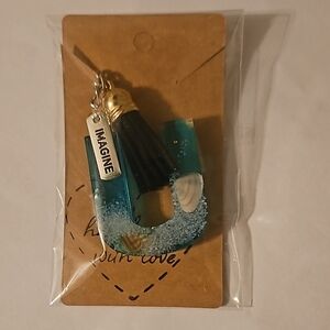 🟠Handmade Ocean Themed Resin Keychain Letter "U"🟠